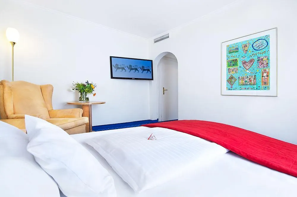 Drei Loewen Hotel Munich 4*,